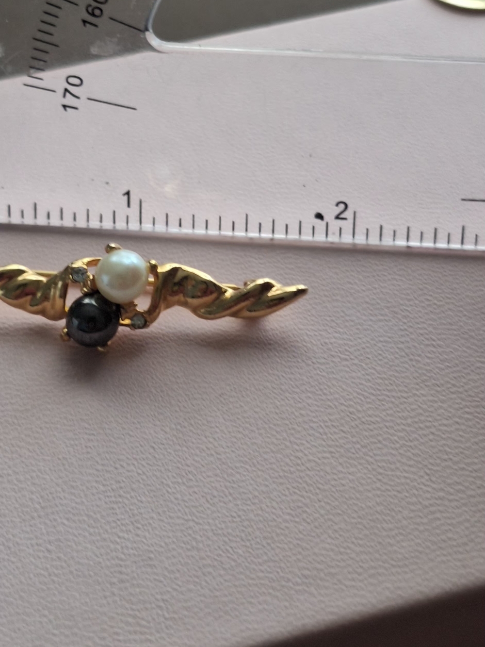 2" 1928 Gold-Tone Brooch with Black and White Pearls - Picture 9 of 10